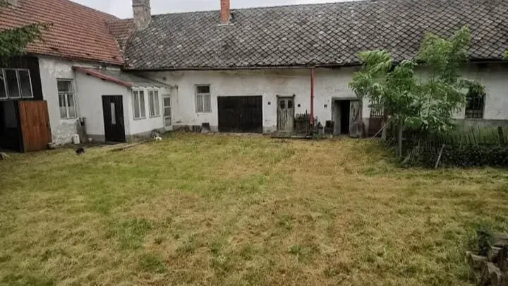 Velká zemědělská usedlost , 13 ha polí a 1,5 ha lesa